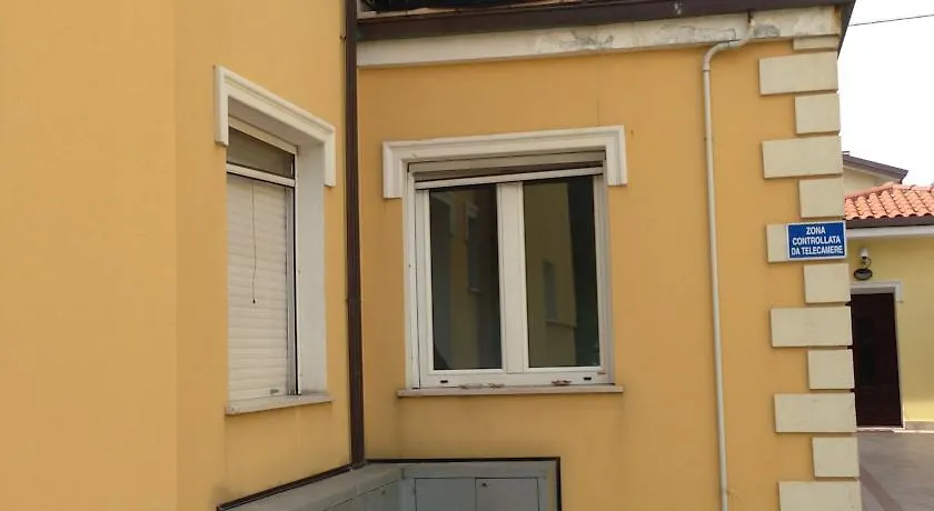 ريميني Residence Yellow
